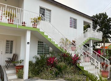 antigua-and-barbuda/saint-john/landmark/paradis-des-palmiers