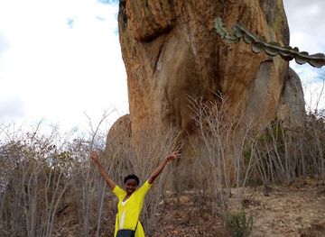 tanzania/northern-zone/landmark/igeleke-open-stone-cave-paintings