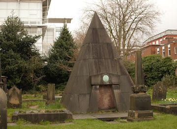 united-kingdom/liverpool/ropewalks/landmark/william-mackenzie-s-tomb