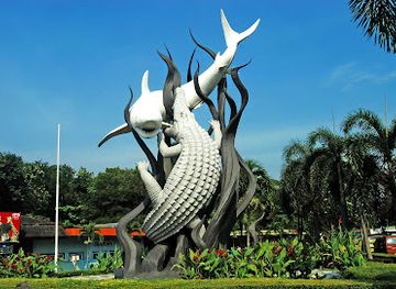 indonesia/surabaya/landmark/suro-and-boyo-statue