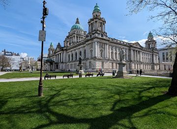 united-kingdom/belfast/landmark/hop-on-hop-off-belfast-bus