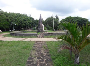 mauritius/pamplemousses/landmark/paul-and-virginie-monument