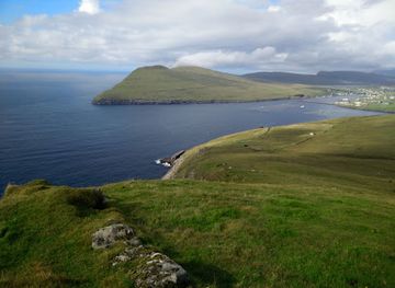faroe-islands/gota/landmark/trollkonufingur-viewpoint