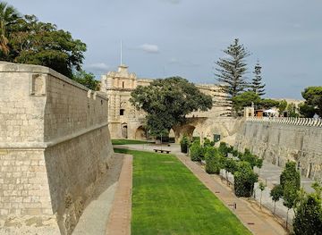 malta/buskett-gardens/landmark/medina-ramparts