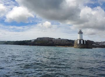 guernsey/pleinmont-point/landmark/castle-breakwater-lighthouse
