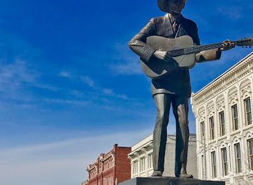 alabama/river-region/landmark/hank-williams-statue
