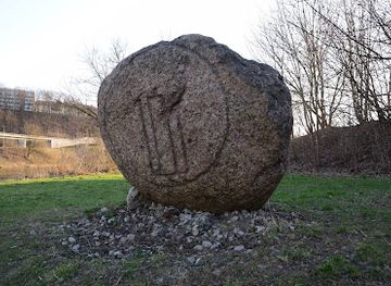 lithuania/vilnius/zverynas/landmark/boulder-with-medieval-columns-of-gediminas