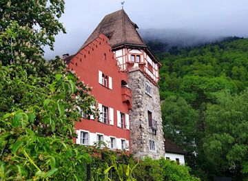 liechtenstein/alp-pradamee-trail/landmark/red-house-vaduz