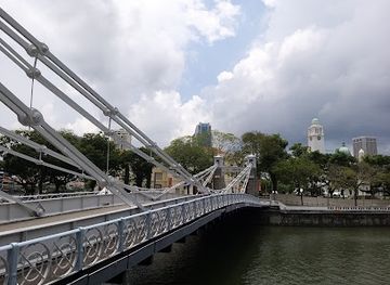 singapore/marina-bay/landmark/cavenagh-bridge