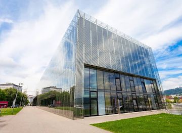austria/linz/innenstadt/landmark/lentos-kunstmuseum-linz