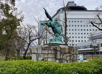 japan/osaka/landmark/world-peace-federation-statue