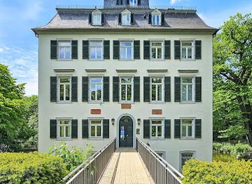 germany/frankfurt/nordend/landmark/holzhausen-palace