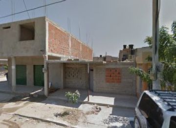 colombia/santa-marta/landmark/estatua-de-falcao-en-parque-de-las-manos-en-barrio-santa-cruz-santa-marta