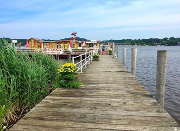 michigan/saugatuck/landmark/sailing-saugatuck