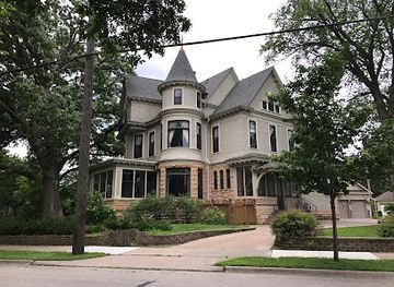 minnesota/minneapolis/landmark/mary-tyler-moore-house