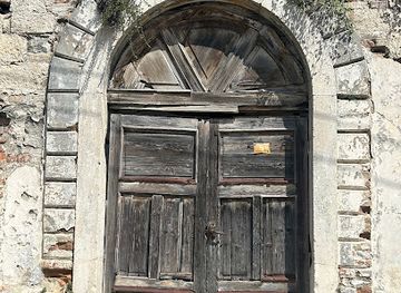 albania/durres-coast/landmark/shtegu-i-dyerve-te-vjetra-te-durresit-familja-nushi