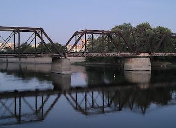 michigan/grand-rapids/landmark/grand-rapids-swing-bridge