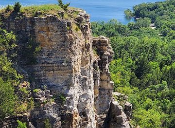 missouri/table-rock-lake/landmark/pink-jeep-tours-branson