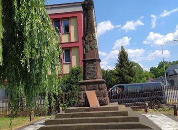 poland/radom/landmark/pomnik-pomordowanych-pracownikow-fabryki-broni-w-radomiu