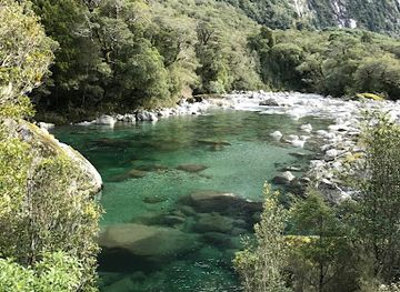 new-zealand/fiordland-national-park/landmark/the-chasm-viewing-bridge