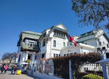 chile/valparaiso/cerro-alegre/landmark/ascensor-el-peral