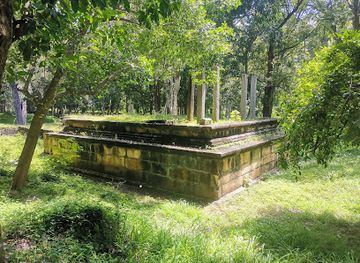 sri-lanka/moneragala-district/landmark/maligawila-buddha-statue