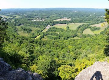 connecticut/talcott-mountain/landmark/heublein-tower