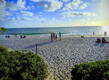 florida/naples-beach/landmark/third-street-south