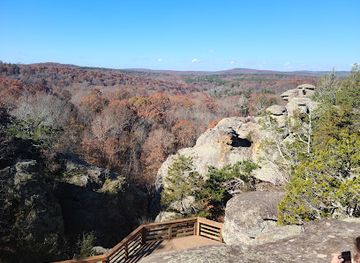 illinois/little-egypt/landmark/garden-of-the-gods-outpost
