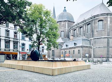 belgium/wallonia/landmark/collegiale-saint-jean-en-l-isle-de-liege