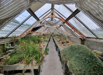 hungary/western-transdanubia/landmark/palm-house-helikon-castle-museum