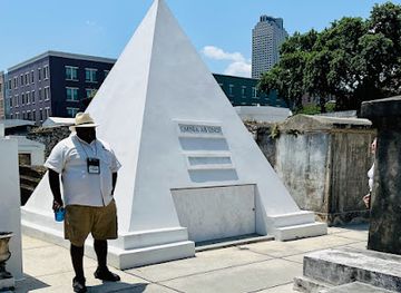 louisiana/new-orleans/landmark/st-louis-cemetery-no-1