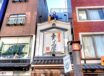 japan/tokyo/asakusa/landmark/akaboshi-juzaburo-statue