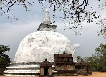 sri-lanka/polonnaruwa/landmark/kiri-vehera