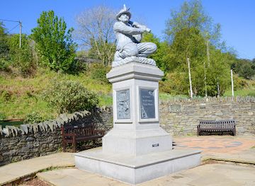 isle-of-man/laxey/landmark/laxey-miners-statue