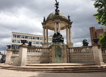united-kingdom/liverpool/landmark/queen-victoria-monument