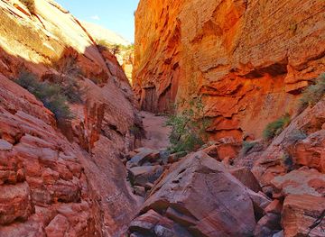 utah/escalante/landmark/tunnel-slot