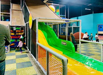 illinois/naperville/landmark/ball-factory-playground-party-cafe