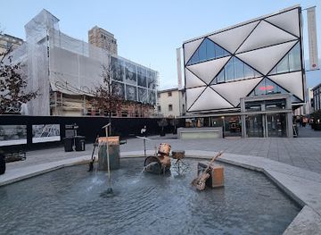 switzerland/lausanne/flon/landmark/fontaine-instruments-de-musique-unplugged