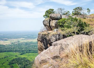 sri-lanka/moneragala-district/landmark/kuragala-ancient-buddhist-monastery