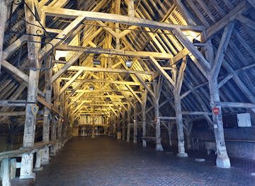 france/normandy-beaches/landmark/halles-medievales-de-dives-sur-mer