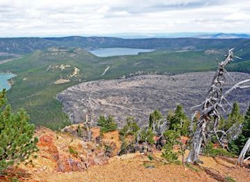 oregon/cascade-range/landmark/newberry-volcano