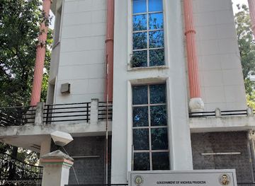 india/chennai/mylapore/landmark/amarajeevi-potti-sreeramulu-memorial-building