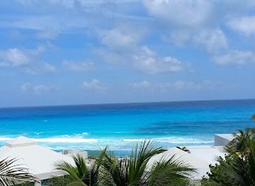 mexico/cancun/landmark/beach