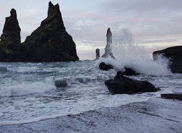 iceland/vík-í-mýrdal/landmark/reynisfjara-black-sand-beach