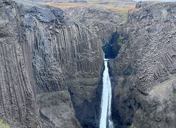 iceland/hengifoss-waterfall/landmark/litlanesfoss
