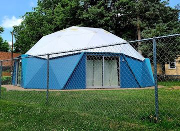 illinois/grand-prairie/landmark/r-buckminster-fuller-and-anne-hewlett-dome-home