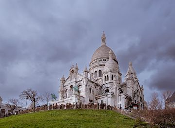 france/paris/montmartre/landmark/overlook-of-paris