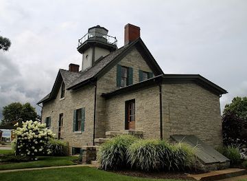 ohio/lake-erie-islands/landmark/cedar-point-lighthouse