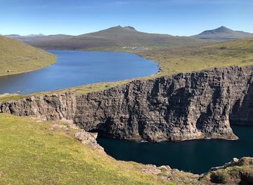 faroe-islands/miovagur/landmark/tralanipa